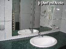 [P18] Cheia - Hotel Royal , oglinda mare si uscator de par » foto by Diaura*
 - 
<span class="allrVoted glyphicon glyphicon-heart hidden" id="av124879"></span>
<a class="m-l-10 hidden" id="sv124879" onclick="voting_Foto_DelVot(,124879,1917)" role="button">șterge vot <span class="glyphicon glyphicon-remove"></span></a>
<a id="v9124879" class=" c-red"  onclick="voting_Foto_SetVot(124879)" role="button"><span class="glyphicon glyphicon-heart-empty"></span> <b>LIKE</b> = Votează poza</a> <img class="hidden"  id="f124879W9" src="/imagini/loader.gif" border="0" /><span class="AjErrMes hidden" id="e124879ErM"></span>