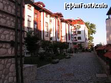 [P17] Winslow Highland , curtea vazuta dinspre intrarea auto » foto by ionescunic
 - 
<span class="allrVoted glyphicon glyphicon-heart hidden" id="av269241"></span>
<a class="m-l-10 hidden" id="sv269241" onclick="voting_Foto_DelVot(,269241,2234)" role="button">șterge vot <span class="glyphicon glyphicon-remove"></span></a>
<a id="v9269241" class=" c-red"  onclick="voting_Foto_SetVot(269241)" role="button"><span class="glyphicon glyphicon-heart-empty"></span> <b>LIKE</b> = Votează poza</a> <img class="hidden"  id="f269241W9" src="/imagini/loader.gif" border="0" /><span class="AjErrMes hidden" id="e269241ErM"></span>