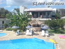 [P01] vila patronului, fata in fata cu camera unde am stat » foto by droniucm
 - 
<span class="allrVoted glyphicon glyphicon-heart hidden" id="av11474"></span>
<a class="m-l-10 hidden" id="sv11474" onclick="voting_Foto_DelVot(,11474,2878)" role="button">șterge vot <span class="glyphicon glyphicon-remove"></span></a>
<a id="v911474" class=" c-red"  onclick="voting_Foto_SetVot(11474)" role="button"><span class="glyphicon glyphicon-heart-empty"></span> <b>LIKE</b> = Votează poza</a> <img class="hidden"  id="f11474W9" src="/imagini/loader.gif" border="0" /><span class="AjErrMes hidden" id="e11474ErM"></span>