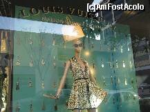 [P02] Una dintre vitrinele Vuitton » foto by Darklocks
 - 
<span class="allrVoted glyphicon glyphicon-heart hidden" id="av191948"></span>
<a class="m-l-10 hidden" id="sv191948" onclick="voting_Foto_DelVot(,191948,3532)" role="button">șterge vot <span class="glyphicon glyphicon-remove"></span></a>
<a id="v9191948" class=" c-red"  onclick="voting_Foto_SetVot(191948)" role="button"><span class="glyphicon glyphicon-heart-empty"></span> <b>LIKE</b> = Votează poza</a> <img class="hidden"  id="f191948W9" src="/imagini/loader.gif" border="0" /><span class="AjErrMes hidden" id="e191948ErM"></span>