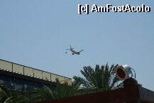 [P12] asa treceau avioanele in fiecare zi pe deasupra hotelului, iar seara era o adevarata aglomeratie deasupra hotelui :)) » foto by tzutzu
 - 
<span class="allrVoted glyphicon glyphicon-heart hidden" id="av1768"></span>
<a class="m-l-10 hidden" id="sv1768" onclick="voting_Foto_DelVot(,1768,889)" role="button">șterge vot <span class="glyphicon glyphicon-remove"></span></a>
<a id="v91768" class=" c-red"  onclick="voting_Foto_SetVot(1768)" role="button"><span class="glyphicon glyphicon-heart-empty"></span> <b>LIKE</b> = Votează poza</a> <img class="hidden"  id="f1768W9" src="/imagini/loader.gif" border="0" /><span class="AjErrMes hidden" id="e1768ErM"></span>