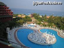 [P04] piscina  si  o parte  din  gradina  ,se  vede si  terenul  de  tenis. » foto by sologiuc eugen
 - 
<span class="allrVoted glyphicon glyphicon-heart hidden" id="av176632"></span>
<a class="m-l-10 hidden" id="sv176632" onclick="voting_Foto_DelVot(,176632,1)" role="button">șterge vot <span class="glyphicon glyphicon-remove"></span></a>
<a id="v9176632" class=" c-red"  onclick="voting_Foto_SetVot(176632)" role="button"><span class="glyphicon glyphicon-heart-empty"></span> <b>LIKE</b> = Votează poza</a> <img class="hidden"  id="f176632W9" src="/imagini/loader.gif" border="0" /><span class="AjErrMes hidden" id="e176632ErM"></span>