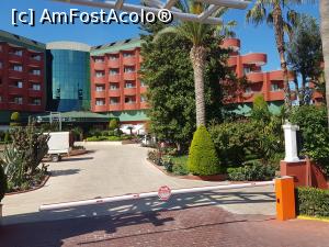 [P11] Hotelul văzut din stradă. » foto by sebigeanina
 - 
<span class="allrVoted glyphicon glyphicon-heart hidden" id="av1363495"></span>
<a class="m-l-10 hidden" id="sv1363495" onclick="voting_Foto_DelVot(,1363495,1)" role="button">șterge vot <span class="glyphicon glyphicon-remove"></span></a>
<a id="v91363495" class=" c-red"  onclick="voting_Foto_SetVot(1363495)" role="button"><span class="glyphicon glyphicon-heart-empty"></span> <b>LIKE</b> = Votează poza</a> <img class="hidden"  id="f1363495W9" src="/imagini/loader.gif" border="0" /><span class="AjErrMes hidden" id="e1363495ErM"></span>