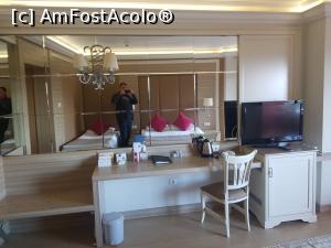[P02] Biroul alături de minibar și tv. » foto by sebigeanina
 - 
<span class="allrVoted glyphicon glyphicon-heart hidden" id="av1363486"></span>
<a class="m-l-10 hidden" id="sv1363486" onclick="voting_Foto_DelVot(,1363486,1)" role="button">șterge vot <span class="glyphicon glyphicon-remove"></span></a>
<a id="v91363486" class=" c-red"  onclick="voting_Foto_SetVot(1363486)" role="button"><span class="glyphicon glyphicon-heart-empty"></span> <b>LIKE</b> = Votează poza</a> <img class="hidden"  id="f1363486W9" src="/imagini/loader.gif" border="0" /><span class="AjErrMes hidden" id="e1363486ErM"></span>