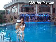 [P01] seara,o parte din piscina exterioara cu o mini cascada luminata » foto by andreicristina
 - 
<span class="allrVoted glyphicon glyphicon-heart hidden" id="av85379"></span>
<a class="m-l-10 hidden" id="sv85379" onclick="voting_Foto_DelVot(,85379,10)" role="button">șterge vot <span class="glyphicon glyphicon-remove"></span></a>
<a id="v985379" class=" c-red"  onclick="voting_Foto_SetVot(85379)" role="button"><span class="glyphicon glyphicon-heart-empty"></span> <b>LIKE</b> = Votează poza</a> <img class="hidden"  id="f85379W9" src="/imagini/loader.gif" border="0" /><span class="AjErrMes hidden" id="e85379ErM"></span>