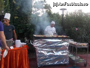 [P02] Barbecue in paralel cu cina, in fata restaurantului.  » foto by SandraDNC
 - 
<span class="allrVoted glyphicon glyphicon-heart hidden" id="av450086"></span>
<a class="m-l-10 hidden" id="sv450086" onclick="voting_Foto_DelVot(,450086,101)" role="button">șterge vot <span class="glyphicon glyphicon-remove"></span></a>
<a id="v9450086" class=" c-red"  onclick="voting_Foto_SetVot(450086)" role="button"><span class="glyphicon glyphicon-heart-empty"></span> <b>LIKE</b> = Votează poza</a> <img class="hidden"  id="f450086W9" src="/imagini/loader.gif" border="0" /><span class="AjErrMes hidden" id="e450086ErM"></span>