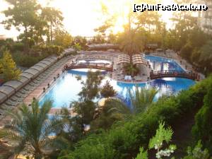 [P13] vedere din camera, piscina principala » foto by raducspiridon
 - 
<span class="allrVoted glyphicon glyphicon-heart hidden" id="av391793"></span>
<a class="m-l-10 hidden" id="sv391793" onclick="voting_Foto_DelVot(,391793,124)" role="button">șterge vot <span class="glyphicon glyphicon-remove"></span></a>
<a id="v9391793" class=" c-red"  onclick="voting_Foto_SetVot(391793)" role="button"><span class="glyphicon glyphicon-heart-empty"></span> <b>LIKE</b> = Votează poza</a> <img class="hidden"  id="f391793W9" src="/imagini/loader.gif" border="0" /><span class="AjErrMes hidden" id="e391793ErM"></span>