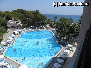 [P02] piscina principala, in spate se vede marea » foto by visgiulia
 - 
<span class="allrVoted glyphicon glyphicon-heart hidden" id="av461149"></span>
<a class="m-l-10 hidden" id="sv461149" onclick="voting_Foto_DelVot(,461149,143)" role="button">șterge vot <span class="glyphicon glyphicon-remove"></span></a>
<a id="v9461149" class=" c-red"  onclick="voting_Foto_SetVot(461149)" role="button"><span class="glyphicon glyphicon-heart-empty"></span> <b>LIKE</b> = Votează poza</a> <img class="hidden"  id="f461149W9" src="/imagini/loader.gif" border="0" /><span class="AjErrMes hidden" id="e461149ErM"></span>