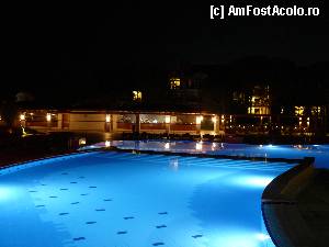[P13] O parte din piscina noaptea, cu vedere spre bar » foto by aur1269
 - 
<span class="allrVoted glyphicon glyphicon-heart hidden" id="av355067"></span>
<a class="m-l-10 hidden" id="sv355067" onclick="voting_Foto_DelVot(,355067,152)" role="button">șterge vot <span class="glyphicon glyphicon-remove"></span></a>
<a id="v9355067" class=" c-red"  onclick="voting_Foto_SetVot(355067)" role="button"><span class="glyphicon glyphicon-heart-empty"></span> <b>LIKE</b> = Votează poza</a> <img class="hidden"  id="f355067W9" src="/imagini/loader.gif" border="0" /><span class="AjErrMes hidden" id="e355067ErM"></span>