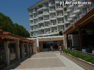 [P09] Intrarea in hotel dinspre piscina si plaja.  » foto by aur1269
 - 
<span class="allrVoted glyphicon glyphicon-heart hidden" id="av355063"></span>
<a class="m-l-10 hidden" id="sv355063" onclick="voting_Foto_DelVot(,355063,152)" role="button">șterge vot <span class="glyphicon glyphicon-remove"></span></a>
<a id="v9355063" class=" c-red"  onclick="voting_Foto_SetVot(355063)" role="button"><span class="glyphicon glyphicon-heart-empty"></span> <b>LIKE</b> = Votează poza</a> <img class="hidden"  id="f355063W9" src="/imagini/loader.gif" border="0" /><span class="AjErrMes hidden" id="e355063ErM"></span>