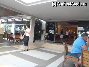 [P14] iesirea spre una din terasele restaurantului principal » foto by dea
 - 
<span class="allrVoted glyphicon glyphicon-heart hidden" id="av357679"></span>
<a class="m-l-10 hidden" id="sv357679" onclick="voting_Foto_DelVot(,357679,159)" role="button">șterge vot <span class="glyphicon glyphicon-remove"></span></a>
<a id="v9357679" class=" c-red"  onclick="voting_Foto_SetVot(357679)" role="button"><span class="glyphicon glyphicon-heart-empty"></span> <b>LIKE</b> = Votează poza</a> <img class="hidden"  id="f357679W9" src="/imagini/loader.gif" border="0" /><span class="AjErrMes hidden" id="e357679ErM"></span>