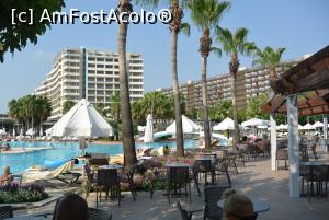[P11] a 2-a piscina principala, poza facuta de la bar. In spate se vede hotelul vechi Kervansaray » foto by usalex
 - 
<span class="allrVoted glyphicon glyphicon-heart hidden" id="av896037"></span>
<a class="m-l-10 hidden" id="sv896037" onclick="voting_Foto_DelVot(,896037,170)" role="button">șterge vot <span class="glyphicon glyphicon-remove"></span></a>
<a id="v9896037" class=" c-red"  onclick="voting_Foto_SetVot(896037)" role="button"><span class="glyphicon glyphicon-heart-empty"></span> <b>LIKE</b> = Votează poza</a> <img class="hidden"  id="f896037W9" src="/imagini/loader.gif" border="0" /><span class="AjErrMes hidden" id="e896037ErM"></span>
