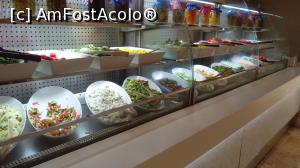 [P03] foarte multe salate, sosuri pentru salata. le recomand.  » foto by usalex
 - 
<span class="allrVoted glyphicon glyphicon-heart hidden" id="av896029"></span>
<a class="m-l-10 hidden" id="sv896029" onclick="voting_Foto_DelVot(,896029,170)" role="button">șterge vot <span class="glyphicon glyphicon-remove"></span></a>
<a id="v9896029" class=" c-red"  onclick="voting_Foto_SetVot(896029)" role="button"><span class="glyphicon glyphicon-heart-empty"></span> <b>LIKE</b> = Votează poza</a> <img class="hidden"  id="f896029W9" src="/imagini/loader.gif" border="0" /><span class="AjErrMes hidden" id="e896029ErM"></span>