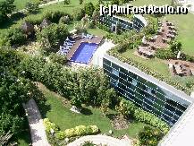 [P09] Tot din camera : piscina exterioara cu jacuzzi de la spa si terasa restaurantului Vinci (a la carte) » foto by toprares
 - 
<span class="allrVoted glyphicon glyphicon-heart hidden" id="av137239"></span>
<a class="m-l-10 hidden" id="sv137239" onclick="voting_Foto_DelVot(,137239,171)" role="button">șterge vot <span class="glyphicon glyphicon-remove"></span></a>
<a id="v9137239" class=" c-red"  onclick="voting_Foto_SetVot(137239)" role="button"><span class="glyphicon glyphicon-heart-empty"></span> <b>LIKE</b> = Votează poza</a> <img class="hidden"  id="f137239W9" src="/imagini/loader.gif" border="0" /><span class="AjErrMes hidden" id="e137239ErM"></span>