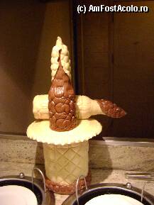 [P18] Decoruri din ciocolata in  restaurantul principal » foto by mmf
 - 
<span class="allrVoted glyphicon glyphicon-heart hidden" id="av15153"></span>
<a class="m-l-10 hidden" id="sv15153" onclick="voting_Foto_DelVot(,15153,171)" role="button">șterge vot <span class="glyphicon glyphicon-remove"></span></a>
<a id="v915153" class=" c-red"  onclick="voting_Foto_SetVot(15153)" role="button"><span class="glyphicon glyphicon-heart-empty"></span> <b>LIKE</b> = Votează poza</a> <img class="hidden"  id="f15153W9" src="/imagini/loader.gif" border="0" /><span class="AjErrMes hidden" id="e15153ErM"></span>