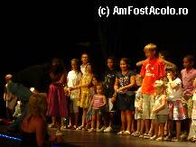 [P28] In fiecare seara copiii aveau propriul lor spectacol pe scena din curtea hotelului, acompaniati de animatori. » foto by mmf
 - 
<span class="allrVoted glyphicon glyphicon-heart hidden" id="av15163"></span>
<a class="m-l-10 hidden" id="sv15163" onclick="voting_Foto_DelVot(,15163,171)" role="button">șterge vot <span class="glyphicon glyphicon-remove"></span></a>
<a id="v915163" class=" c-red"  onclick="voting_Foto_SetVot(15163)" role="button"><span class="glyphicon glyphicon-heart-empty"></span> <b>LIKE</b> = Votează poza</a> <img class="hidden"  id="f15163W9" src="/imagini/loader.gif" border="0" /><span class="AjErrMes hidden" id="e15163ErM"></span>
