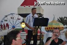 [P09] La cina pe terasa, domnul din imagine canta extraordinar de frumos » foto by kristalina
 - 
<span class="allrVoted glyphicon glyphicon-heart hidden" id="av215256"></span>
<a class="m-l-10 hidden" id="sv215256" onclick="voting_Foto_DelVot(,215256,177)" role="button">șterge vot <span class="glyphicon glyphicon-remove"></span></a>
<a id="v9215256" class=" c-red"  onclick="voting_Foto_SetVot(215256)" role="button"><span class="glyphicon glyphicon-heart-empty"></span> <b>LIKE</b> = Votează poza</a> <img class="hidden"  id="f215256W9" src="/imagini/loader.gif" border="0" /><span class="AjErrMes hidden" id="e215256ErM"></span>