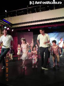 [P04] Copii si echipa de entertainment dupa spectacol » foto by raluca sassu
 - 
<span class="allrVoted glyphicon glyphicon-heart hidden" id="av259527"></span>
<a class="m-l-10 hidden" id="sv259527" onclick="voting_Foto_DelVot(,259527,203)" role="button">șterge vot <span class="glyphicon glyphicon-remove"></span></a>
<a id="v9259527" class=" c-red"  onclick="voting_Foto_SetVot(259527)" role="button"><span class="glyphicon glyphicon-heart-empty"></span> <b>LIKE</b> = Votează poza</a> <img class="hidden"  id="f259527W9" src="/imagini/loader.gif" border="0" /><span class="AjErrMes hidden" id="e259527ErM"></span>