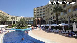 [P07] Cladirea principala si o parte din piscina mare » foto by raducondulimazi
 - 
<span class="allrVoted glyphicon glyphicon-heart hidden" id="av395473"></span>
<a class="m-l-10 hidden" id="sv395473" onclick="voting_Foto_DelVot(,395473,203)" role="button">șterge vot <span class="glyphicon glyphicon-remove"></span></a>
<a id="v9395473" class=" c-red"  onclick="voting_Foto_SetVot(395473)" role="button"><span class="glyphicon glyphicon-heart-empty"></span> <b>LIKE</b> = Votează poza</a> <img class="hidden"  id="f395473W9" src="/imagini/loader.gif" border="0" /><span class="AjErrMes hidden" id="e395473ErM"></span>