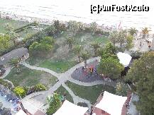 [P05] Vedere spre gradina cu gazonul neingrijit » foto by nely
 - 
<span class="allrVoted glyphicon glyphicon-heart hidden" id="av289292"></span>
<a class="m-l-10 hidden" id="sv289292" onclick="voting_Foto_DelVot(,289292,217)" role="button">șterge vot <span class="glyphicon glyphicon-remove"></span></a>
<a id="v9289292" class=" c-red"  onclick="voting_Foto_SetVot(289292)" role="button"><span class="glyphicon glyphicon-heart-empty"></span> <b>LIKE</b> = Votează poza</a> <img class="hidden"  id="f289292W9" src="/imagini/loader.gif" border="0" /><span class="AjErrMes hidden" id="e289292ErM"></span>