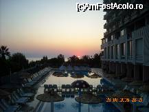 [P38] Vedere cu piscina de pe terasa » foto by luc_bv
 - 
<span class="allrVoted glyphicon glyphicon-heart hidden" id="av27718"></span>
<a class="m-l-10 hidden" id="sv27718" onclick="voting_Foto_DelVot(,27718,217)" role="button">șterge vot <span class="glyphicon glyphicon-remove"></span></a>
<a id="v927718" class=" c-red"  onclick="voting_Foto_SetVot(27718)" role="button"><span class="glyphicon glyphicon-heart-empty"></span> <b>LIKE</b> = Votează poza</a> <img class="hidden"  id="f27718W9" src="/imagini/loader.gif" border="0" /><span class="AjErrMes hidden" id="e27718ErM"></span>