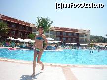[P41] HE - piscina principala de la Ephesia Beach Club. » foto by Horia
 - 
<span class="allrVoted glyphicon glyphicon-heart hidden" id="av140450"></span>
<a class="m-l-10 hidden" id="sv140450" onclick="voting_Foto_DelVot(,140450,217)" role="button">șterge vot <span class="glyphicon glyphicon-remove"></span></a>
<a id="v9140450" class=" c-red"  onclick="voting_Foto_SetVot(140450)" role="button"><span class="glyphicon glyphicon-heart-empty"></span> <b>LIKE</b> = Votează poza</a> <img class="hidden"  id="f140450W9" src="/imagini/loader.gif" border="0" /><span class="AjErrMes hidden" id="e140450ErM"></span>