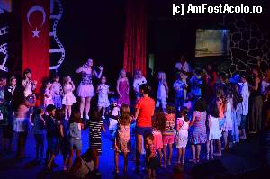 [P64] Seara, in amfiteatru, echipa de animatori e la datorie » foto by kelyboy
 - 
<span class="allrVoted glyphicon glyphicon-heart hidden" id="av393256"></span>
<a class="m-l-10 hidden" id="sv393256" onclick="voting_Foto_DelVot(,393256,218)" role="button">șterge vot <span class="glyphicon glyphicon-remove"></span></a>
<a id="v9393256" class=" c-red"  onclick="voting_Foto_SetVot(393256)" role="button"><span class="glyphicon glyphicon-heart-empty"></span> <b>LIKE</b> = Votează poza</a> <img class="hidden"  id="f393256W9" src="/imagini/loader.gif" border="0" /><span class="AjErrMes hidden" id="e393256ErM"></span>