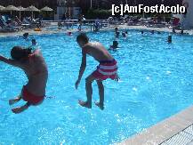 [P02] Bucuria baiatului meu,saritul in piscina. » foto by vety
 - 
<span class="allrVoted glyphicon glyphicon-heart hidden" id="av256204"></span>
<a class="m-l-10 hidden" id="sv256204" onclick="voting_Foto_DelVot(,256204,220)" role="button">șterge vot <span class="glyphicon glyphicon-remove"></span></a>
<a id="v9256204" class=" c-red"  onclick="voting_Foto_SetVot(256204)" role="button"><span class="glyphicon glyphicon-heart-empty"></span> <b>LIKE</b> = Votează poza</a> <img class="hidden"  id="f256204W9" src="/imagini/loader.gif" border="0" /><span class="AjErrMes hidden" id="e256204ErM"></span>