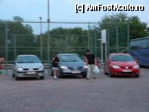 [P11] O mica parte din parcarea inferioara.
In spate se vede terenul de sport multifunctional, baschet, tenis de camp etc. » foto by Gromm
 - 
<span class="allrVoted glyphicon glyphicon-heart hidden" id="av298724"></span>
<a class="m-l-10 hidden" id="sv298724" onclick="voting_Foto_DelVot(,298724,220)" role="button">șterge vot <span class="glyphicon glyphicon-remove"></span></a>
<a id="v9298724" class=" c-red"  onclick="voting_Foto_SetVot(298724)" role="button"><span class="glyphicon glyphicon-heart-empty"></span> <b>LIKE</b> = Votează poza</a> <img class="hidden"  id="f298724W9" src="/imagini/loader.gif" border="0" /><span class="AjErrMes hidden" id="e298724ErM"></span>
