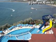 [P51] Ephesus Princess - vedere din cameră spre piscina cu tobogane și spre mare » foto by nicole33
 - 
<span class="allrVoted glyphicon glyphicon-heart hidden" id="av299043"></span>
<a class="m-l-10 hidden" id="sv299043" onclick="voting_Foto_DelVot(,299043,224)" role="button">șterge vot <span class="glyphicon glyphicon-remove"></span></a>
<a id="v9299043" class=" c-red"  onclick="voting_Foto_SetVot(299043)" role="button"><span class="glyphicon glyphicon-heart-empty"></span> <b>LIKE</b> = Votează poza</a> <img class="hidden"  id="f299043W9" src="/imagini/loader.gif" border="0" /><span class="AjErrMes hidden" id="e299043ErM"></span>