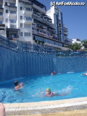[P23] scuzati stangacia dar e singura poza cu hotelul vazut de la piscina » foto by marocanu21
 - 
<span class="allrVoted glyphicon glyphicon-heart hidden" id="av398283"></span>
<a class="m-l-10 hidden" id="sv398283" onclick="voting_Foto_DelVot(,398283,224)" role="button">șterge vot <span class="glyphicon glyphicon-remove"></span></a>
<a id="v9398283" class=" c-red"  onclick="voting_Foto_SetVot(398283)" role="button"><span class="glyphicon glyphicon-heart-empty"></span> <b>LIKE</b> = Votează poza</a> <img class="hidden"  id="f398283W9" src="/imagini/loader.gif" border="0" /><span class="AjErrMes hidden" id="e398283ErM"></span>