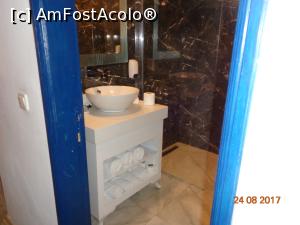 [P07] chiuveta si dulapiorul pentru prosoape, in spate este dusul » foto by nrs †
 - 
<span class="allrVoted glyphicon glyphicon-heart hidden" id="av904246"></span>
<a class="m-l-10 hidden" id="sv904246" onclick="voting_Foto_DelVot(,904246,224)" role="button">șterge vot <span class="glyphicon glyphicon-remove"></span></a>
<a id="v9904246" class=" c-red"  onclick="voting_Foto_SetVot(904246)" role="button"><span class="glyphicon glyphicon-heart-empty"></span> <b>LIKE</b> = Votează poza</a> <img class="hidden"  id="f904246W9" src="/imagini/loader.gif" border="0" /><span class="AjErrMes hidden" id="e904246ErM"></span>