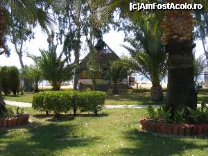 [P08] gradina plina de verdeata; am evitat sa intre in cadru coada la sandvisurile de la patru p. m.  » foto by mickeythecatus
 - 
<span class="allrVoted glyphicon glyphicon-heart hidden" id="av345981"></span>
<a class="m-l-10 hidden" id="sv345981" onclick="voting_Foto_DelVot(,345981,226)" role="button">șterge vot <span class="glyphicon glyphicon-remove"></span></a>
<a id="v9345981" class=" c-red"  onclick="voting_Foto_SetVot(345981)" role="button"><span class="glyphicon glyphicon-heart-empty"></span> <b>LIKE</b> = Votează poza</a> <img class="hidden"  id="f345981W9" src="/imagini/loader.gif" border="0" /><span class="AjErrMes hidden" id="e345981ErM"></span>
