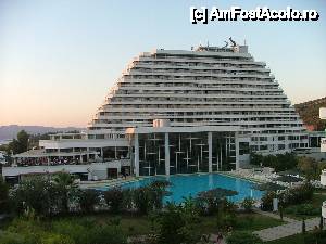 [P05] Corpul principal, terasa restaurantului şi una dintre piscine.  » foto by raducos
 - 
<span class="allrVoted glyphicon glyphicon-heart hidden" id="av467541"></span>
<a class="m-l-10 hidden" id="sv467541" onclick="voting_Foto_DelVot(,467541,226)" role="button">șterge vot <span class="glyphicon glyphicon-remove"></span></a>
<a id="v9467541" class=" c-red"  onclick="voting_Foto_SetVot(467541)" role="button"><span class="glyphicon glyphicon-heart-empty"></span> <b>LIKE</b> = Votează poza</a> <img class="hidden"  id="f467541W9" src="/imagini/loader.gif" border="0" /><span class="AjErrMes hidden" id="e467541ErM"></span>