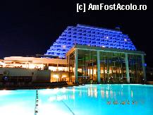 [P05] Piscina principala si hotelul, elegant si frumos luminate.  » foto by mihai.neagu*
 - 
<span class="allrVoted glyphicon glyphicon-heart hidden" id="av335504"></span>
<a class="m-l-10 hidden" id="sv335504" onclick="voting_Foto_DelVot(,335504,226)" role="button">șterge vot <span class="glyphicon glyphicon-remove"></span></a>
<a id="v9335504" class=" c-red"  onclick="voting_Foto_SetVot(335504)" role="button"><span class="glyphicon glyphicon-heart-empty"></span> <b>LIKE</b> = Votează poza</a> <img class="hidden"  id="f335504W9" src="/imagini/loader.gif" border="0" /><span class="AjErrMes hidden" id="e335504ErM"></span>