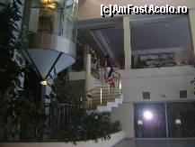 [P20] Hotel Surmeli Efes - scara interioara din holul principal » foto by biancuta
 - 
<span class="allrVoted glyphicon glyphicon-heart hidden" id="av89038"></span>
<a class="m-l-10 hidden" id="sv89038" onclick="voting_Foto_DelVot(,89038,226)" role="button">șterge vot <span class="glyphicon glyphicon-remove"></span></a>
<a id="v989038" class=" c-red"  onclick="voting_Foto_SetVot(89038)" role="button"><span class="glyphicon glyphicon-heart-empty"></span> <b>LIKE</b> = Votează poza</a> <img class="hidden"  id="f89038W9" src="/imagini/loader.gif" border="0" /><span class="AjErrMes hidden" id="e89038ErM"></span>
