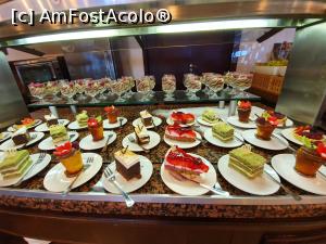 [P29] Prăjituri delicioase - restaurant Level » foto by Florris
 - 
<span class="allrVoted glyphicon glyphicon-heart hidden" id="av1177874"></span>
<a class="m-l-10 hidden" id="sv1177874" onclick="voting_Foto_DelVot(,1177874,349)" role="button">șterge vot <span class="glyphicon glyphicon-remove"></span></a>
<a id="v91177874" class=" c-red"  onclick="voting_Foto_SetVot(1177874)" role="button"><span class="glyphicon glyphicon-heart-empty"></span> <b>LIKE</b> = Votează poza</a> <img class="hidden"  id="f1177874W9" src="/imagini/loader.gif" border="0" /><span class="AjErrMes hidden" id="e1177874ErM"></span>