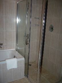 [P02] Si baie, si cabina de dus...., asa da! » foto by magdalena
 - 
<span class="allrVoted glyphicon glyphicon-heart hidden" id="av40624"></span>
<a class="m-l-10 hidden" id="sv40624" onclick="voting_Foto_DelVot(,40624,349)" role="button">șterge vot <span class="glyphicon glyphicon-remove"></span></a>
<a id="v940624" class=" c-red"  onclick="voting_Foto_SetVot(40624)" role="button"><span class="glyphicon glyphicon-heart-empty"></span> <b>LIKE</b> = Votează poza</a> <img class="hidden"  id="f40624W9" src="/imagini/loader.gif" border="0" /><span class="AjErrMes hidden" id="e40624ErM"></span>