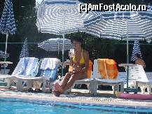 [P41] Tory la piscina ! Ea stie ce bea acolo ! » foto by bigu_2006_rapid
 - 
<span class="allrVoted glyphicon glyphicon-heart hidden" id="av134473"></span>
<a class="m-l-10 hidden" id="sv134473" onclick="voting_Foto_DelVot(,134473,366)" role="button">șterge vot <span class="glyphicon glyphicon-remove"></span></a>
<a id="v9134473" class=" c-red"  onclick="voting_Foto_SetVot(134473)" role="button"><span class="glyphicon glyphicon-heart-empty"></span> <b>LIKE</b> = Votează poza</a> <img class="hidden"  id="f134473W9" src="/imagini/loader.gif" border="0" /><span class="AjErrMes hidden" id="e134473ErM"></span>
