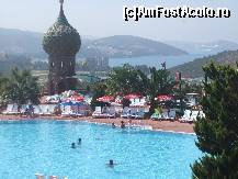 [P63] In fata hotelul Tusan ! In dreapta se vede destul de clar portul Kusadasi si un vas de croaziera ! care era mare cat un munte ! » foto by bigu_2006_rapid
 - 
<span class="allrVoted glyphicon glyphicon-heart hidden" id="av134530"></span>
<a class="m-l-10 hidden" id="sv134530" onclick="voting_Foto_DelVot(,134530,366)" role="button">șterge vot <span class="glyphicon glyphicon-remove"></span></a>
<a id="v9134530" class=" c-red"  onclick="voting_Foto_SetVot(134530)" role="button"><span class="glyphicon glyphicon-heart-empty"></span> <b>LIKE</b> = Votează poza</a> <img class="hidden"  id="f134530W9" src="/imagini/loader.gif" border="0" /><span class="AjErrMes hidden" id="e134530ErM"></span>