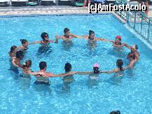 [P76] hora in apa de la piscina ! cel cu peruca si ochelari negri e ... animatorul Fufu ,un nebun si jumatate ! » foto by bigu_2006_rapid
 - 
<span class="allrVoted glyphicon glyphicon-heart hidden" id="av250159"></span>
<a class="m-l-10 hidden" id="sv250159" onclick="voting_Foto_DelVot(,250159,366)" role="button">șterge vot <span class="glyphicon glyphicon-remove"></span></a>
<a id="v9250159" class=" c-red"  onclick="voting_Foto_SetVot(250159)" role="button"><span class="glyphicon glyphicon-heart-empty"></span> <b>LIKE</b> = Votează poza</a> <img class="hidden"  id="f250159W9" src="/imagini/loader.gif" border="0" /><span class="AjErrMes hidden" id="e250159ErM"></span>