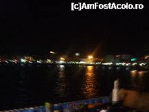 [P09] Se vede Canakkale de pe ferry ! undeva in dreapta se vede silueta calului troian de pe faleza Canakkale Marina ! » foto by bigu_2006_rapid
 - 
<span class="allrVoted glyphicon glyphicon-heart hidden" id="av249607"></span>
<a class="m-l-10 hidden" id="sv249607" onclick="voting_Foto_DelVot(,249607,366)" role="button">șterge vot <span class="glyphicon glyphicon-remove"></span></a>
<a id="v9249607" class=" c-red"  onclick="voting_Foto_SetVot(249607)" role="button"><span class="glyphicon glyphicon-heart-empty"></span> <b>LIKE</b> = Votează poza</a> <img class="hidden"  id="f249607W9" src="/imagini/loader.gif" border="0" /><span class="AjErrMes hidden" id="e249607ErM"></span>