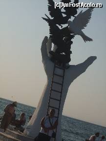 [P28] Relu la...palma ! dupa cum vedeti se lucra la ea ! se montau socluri cu lumini la baza statuii pe postament ! » foto by bigu_2006_rapid
 - 
<span class="allrVoted glyphicon glyphicon-heart hidden" id="av15927"></span>
<a class="m-l-10 hidden" id="sv15927" onclick="voting_Foto_DelVot(,15927,366)" role="button">șterge vot <span class="glyphicon glyphicon-remove"></span></a>
<a id="v915927" class=" c-red"  onclick="voting_Foto_SetVot(15927)" role="button"><span class="glyphicon glyphicon-heart-empty"></span> <b>LIKE</b> = Votează poza</a> <img class="hidden"  id="f15927W9" src="/imagini/loader.gif" border="0" /><span class="AjErrMes hidden" id="e15927ErM"></span>