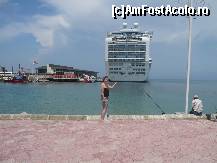 [P06] cel mai mare vas de croaziera pe care l-am vazut, in port » foto by georgyana
 - 
<span class="allrVoted glyphicon glyphicon-heart hidden" id="av82866"></span>
<a class="m-l-10 hidden" id="sv82866" onclick="voting_Foto_DelVot(,82866,366)" role="button">șterge vot <span class="glyphicon glyphicon-remove"></span></a>
<a id="v982866" class=" c-red"  onclick="voting_Foto_SetVot(82866)" role="button"><span class="glyphicon glyphicon-heart-empty"></span> <b>LIKE</b> = Votează poza</a> <img class="hidden"  id="f82866W9" src="/imagini/loader.gif" border="0" /><span class="AjErrMes hidden" id="e82866ErM"></span>