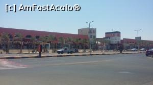 [P06] zona comerciala vis-a-vis de hotel » foto by raducondurache
 - 
<span class="allrVoted glyphicon glyphicon-heart hidden" id="av998614"></span>
<a class="m-l-10 hidden" id="sv998614" onclick="voting_Foto_DelVot(,998614,394)" role="button">șterge vot <span class="glyphicon glyphicon-remove"></span></a>
<a id="v9998614" class=" c-red"  onclick="voting_Foto_SetVot(998614)" role="button"><span class="glyphicon glyphicon-heart-empty"></span> <b>LIKE</b> = Votează poza</a> <img class="hidden"  id="f998614W9" src="/imagini/loader.gif" border="0" /><span class="AjErrMes hidden" id="e998614ErM"></span>