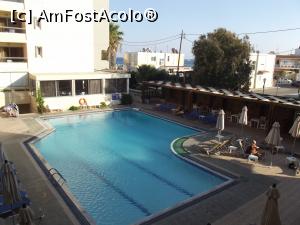 [P18] Din balcon, piscina, restaurantul vis-a-vis şi... marea pe lângă clădirea din faţă » foto by irinad
 - 
<span class="allrVoted glyphicon glyphicon-heart hidden" id="av1016991"></span>
<a class="m-l-10 hidden" id="sv1016991" onclick="voting_Foto_DelVot(,1016991,396)" role="button">șterge vot <span class="glyphicon glyphicon-remove"></span></a>
<a id="v91016991" class=" c-red"  onclick="voting_Foto_SetVot(1016991)" role="button"><span class="glyphicon glyphicon-heart-empty"></span> <b>LIKE</b> = Votează poza</a> <img class="hidden"  id="f1016991W9" src="/imagini/loader.gif" border="0" /><span class="AjErrMes hidden" id="e1016991ErM"></span>