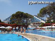 [P02] Cladirea principala, in stanga bazinul cu topogane iar in dreapta piscina mare care porneste din fata hotelului si coboara pana aproape de plaja. » foto by marutz*
 - 
<span class="allrVoted glyphicon glyphicon-heart hidden" id="av138186"></span>
<a class="m-l-10 hidden" id="sv138186" onclick="voting_Foto_DelVot(,138186,4)" role="button">șterge vot <span class="glyphicon glyphicon-remove"></span></a>
<a id="v9138186" class=" c-red"  onclick="voting_Foto_SetVot(138186)" role="button"><span class="glyphicon glyphicon-heart-empty"></span> <b>LIKE</b> = Votează poza</a> <img class="hidden"  id="f138186W9" src="/imagini/loader.gif" border="0" /><span class="AjErrMes hidden" id="e138186ErM"></span>