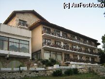 [P01] Un corp al hotelului si sala de mese (stanga). » foto by Dragoș_MD
 - 
<span class="allrVoted glyphicon glyphicon-heart hidden" id="av386"></span>
<a class="m-l-10 hidden" id="sv386" onclick="voting_Foto_DelVot(,386,403)" role="button">șterge vot <span class="glyphicon glyphicon-remove"></span></a>
<a id="v9386" class=" c-red"  onclick="voting_Foto_SetVot(386)" role="button"><span class="glyphicon glyphicon-heart-empty"></span> <b>LIKE</b> = Votează poza</a> <img class="hidden"  id="f386W9" src="/imagini/loader.gif" border="0" /><span class="AjErrMes hidden" id="e386ErM"></span>