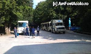 [P01] St2, poarta de intrare nr. 2 şi locul de îmbarcare în autobuzele-tractoreaşe, care te transportă la unul din intrările în parcul Plitvicka, Croaţia.  » foto by traian.leuca †
 - 
<span class="allrVoted glyphicon glyphicon-heart hidden" id="av467653"></span>
<a class="m-l-10 hidden" id="sv467653" onclick="voting_Foto_DelVot(,467653,412)" role="button">șterge vot <span class="glyphicon glyphicon-remove"></span></a>
<a id="v9467653" class=" c-red"  onclick="voting_Foto_SetVot(467653)" role="button"><span class="glyphicon glyphicon-heart-empty"></span> <b>LIKE</b> = Votează poza</a> <img class="hidden"  id="f467653W9" src="/imagini/loader.gif" border="0" /><span class="AjErrMes hidden" id="e467653ErM"></span>