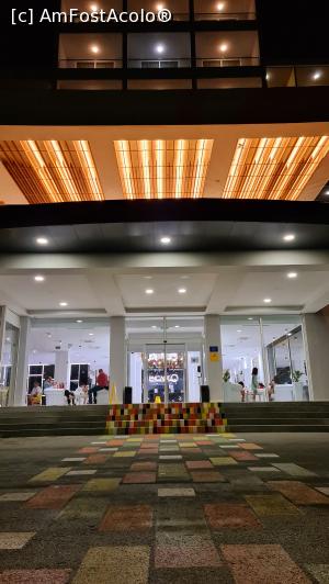 [P38] Intrare hotel » foto by Florris
 - 
<span class="allrVoted glyphicon glyphicon-heart hidden" id="av1234639"></span>
<a class="m-l-10 hidden" id="sv1234639" onclick="voting_Foto_DelVot(,1234639,452)" role="button">șterge vot <span class="glyphicon glyphicon-remove"></span></a>
<a id="v91234639" class=" c-red"  onclick="voting_Foto_SetVot(1234639)" role="button"><span class="glyphicon glyphicon-heart-empty"></span> <b>LIKE</b> = Votează poza</a> <img class="hidden"  id="f1234639W9" src="/imagini/loader.gif" border="0" /><span class="AjErrMes hidden" id="e1234639ErM"></span>